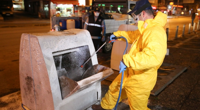 Buca'daki konteynerlere "koronavirüs" ayarı 