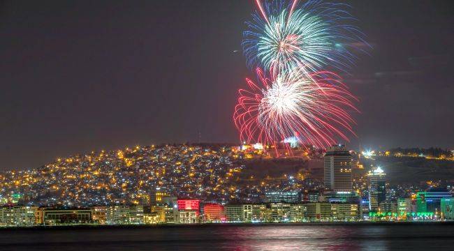 İzmir'de yer gök aydınlandı 