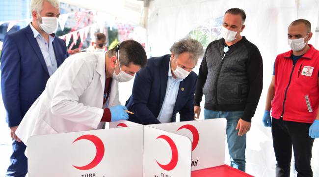 Bornova Belediyesi ve Türk Kızılay'dan ortak bağış kampanyası