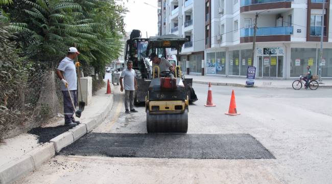 Menderes Yollarında Yama Çalışması