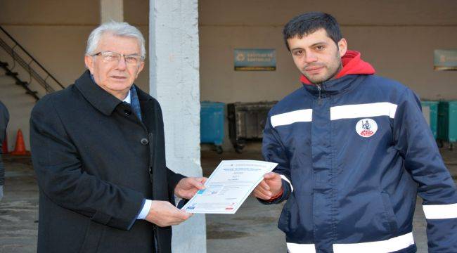 Belediye Personelleri Başkan Eriş'ten Belgelerini Aldı