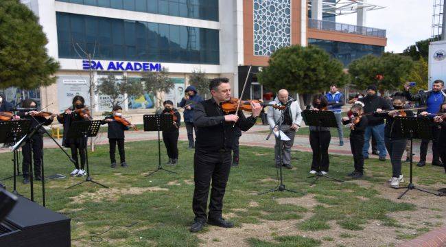 Çanakkale Zaferi Kemalpaşa'da Törenle Anıldı