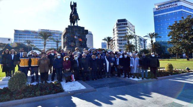 İzmir'de Tıp Bayramı Cumhuriyet Meydanında Kutlandı