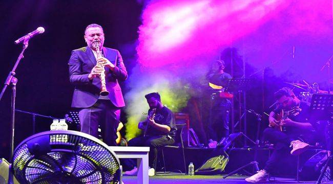 Hüsnü Şenlendirici'den romanlara özel konser