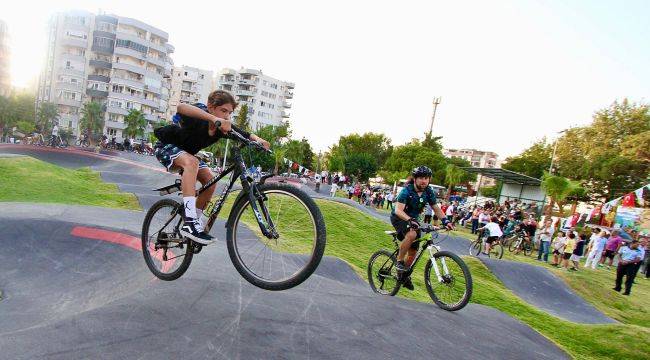 Karşıyaka'da Zeynep Aslan Bisiklet Parkuru Açıldı