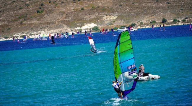 Dünya Surf Şampiyonası heyecanı devam ediyor