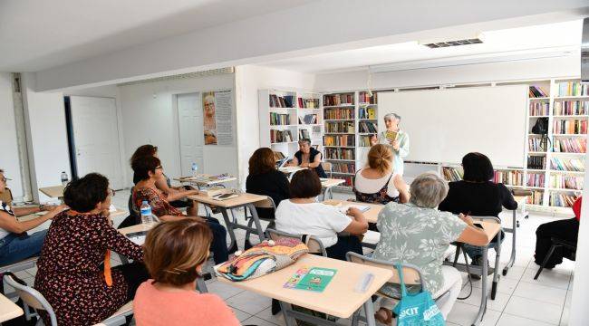 Çiğlili Kadınlar Mor Akademi'de buluşuyor