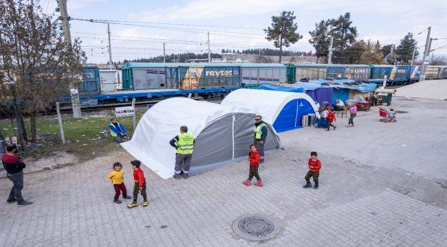 İBB Kahramanmaraş'a 142 sobalı çadır kurdu