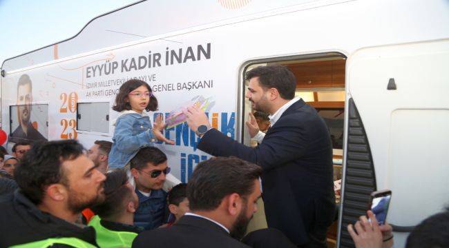 Karşıyaka'da, AK Parti Gençlik Kolları'ndan coşku dolu '23 Nisan Şenliği'