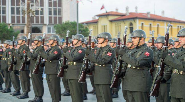 Saat 9'u 5 Geçe İzmir'de Hayat Durdu