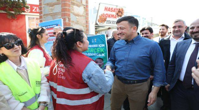 HAMZA DAĞ İLE CHP BROŞÖRÜ DAĞITAN GENÇLER ARASINDA GÜLDÜREN DİYALOG