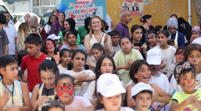 'Mutlu Çocuklar Sokağı' ile Konak'ta sokaklar çocukların oyun alanı oldu