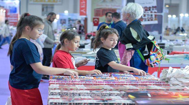 İZKİTAP okurları yazarlarla buluşturmaya devam ediyor